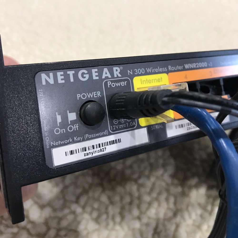 NETGEAR N300 Wireless N Router
WNR2000
blue internet cable & AC-DC Adapter cord - Picture 13 of 16